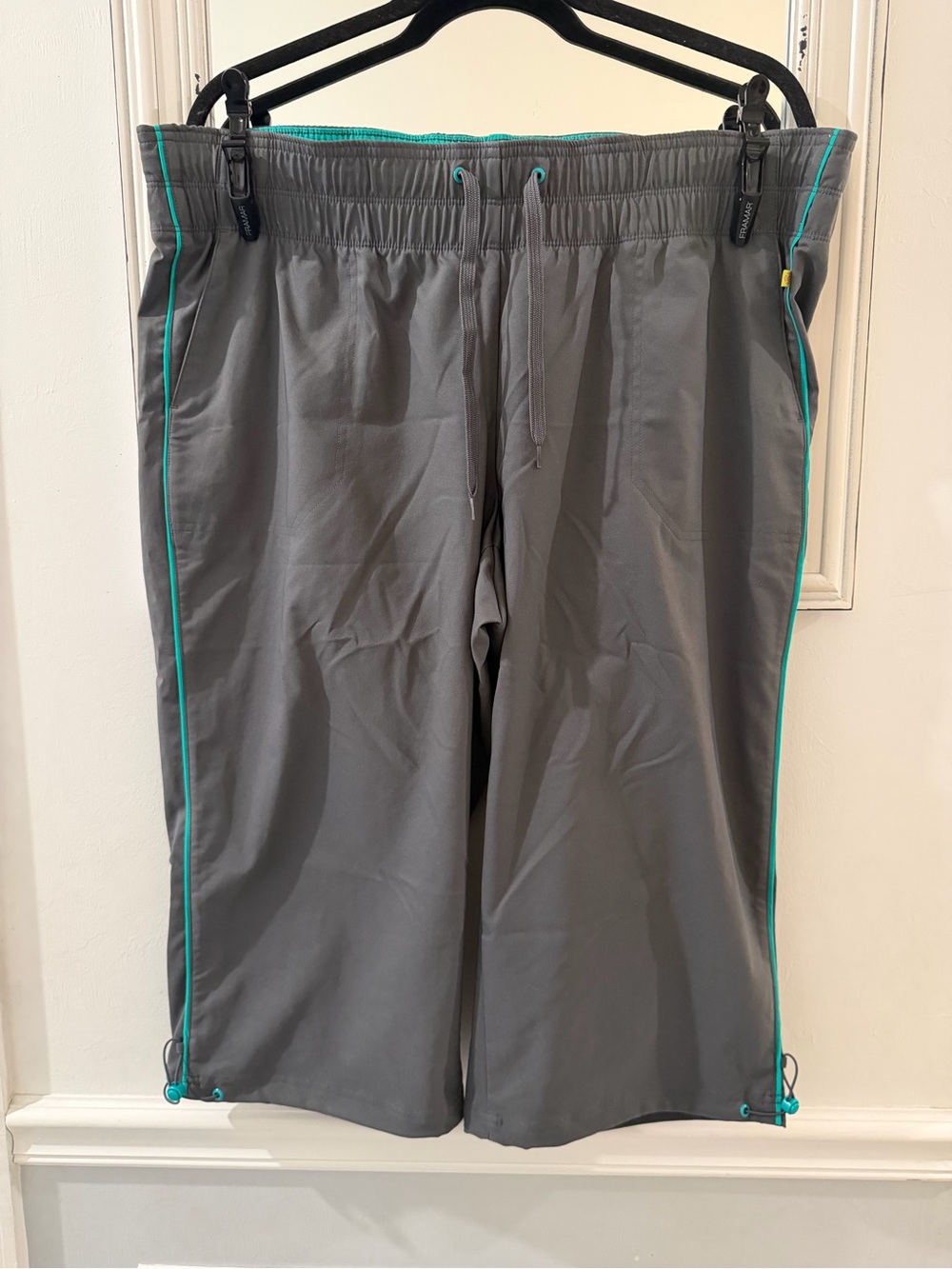 Made for Life Capris / Pedal Pushers